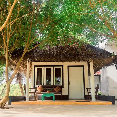 Harmony Beach Resort Тангалла Экстерьер фото